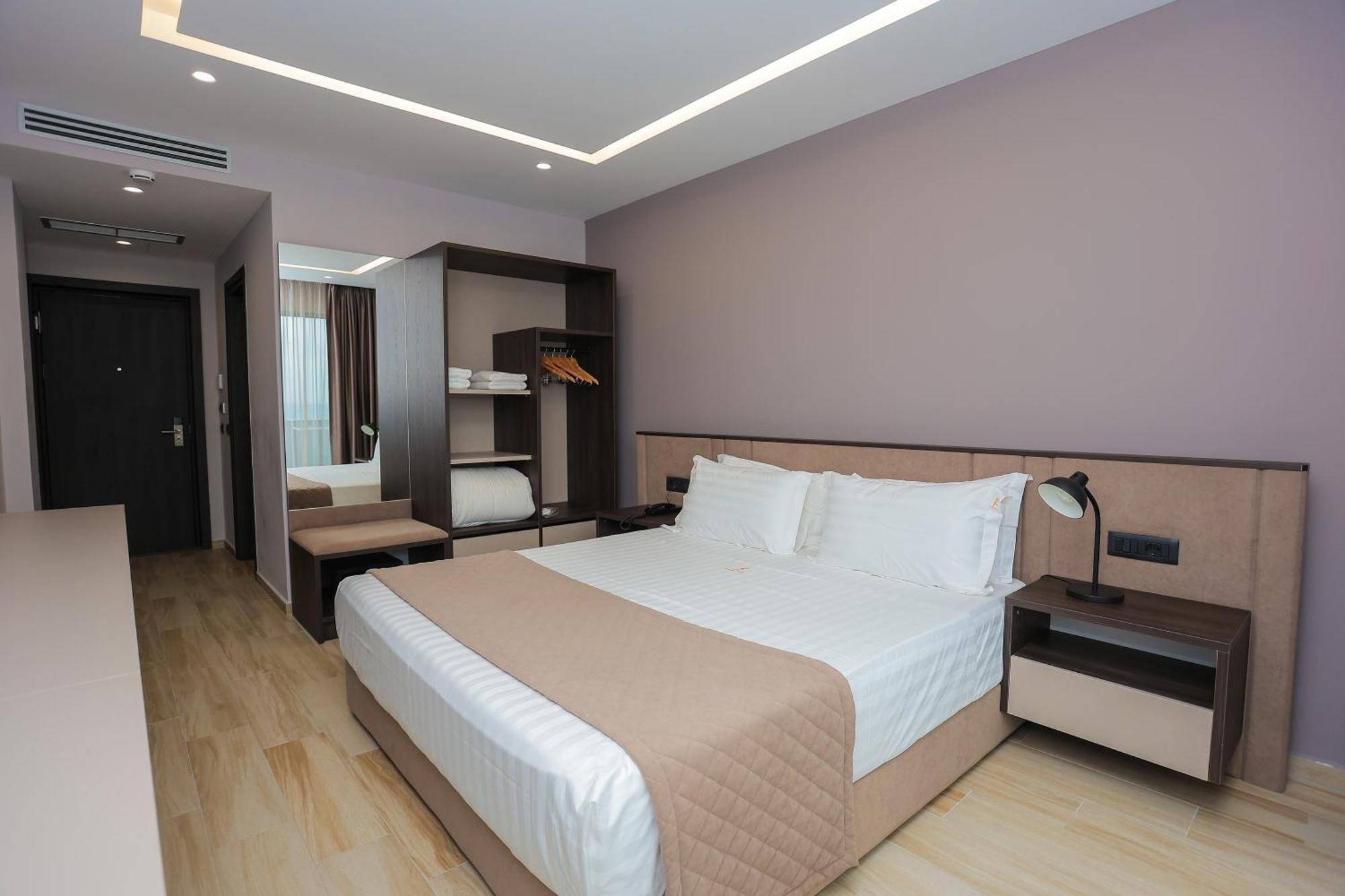 Joelle Premium Hotel Sarandë エクステリア 写真
