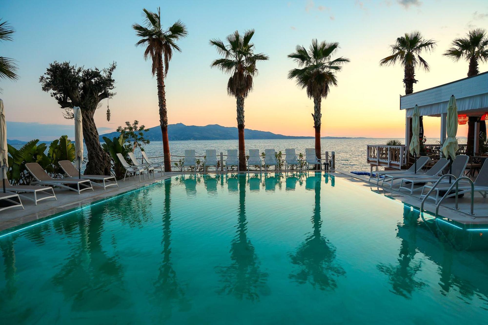 Joelle Premium Hotel Sarandë エクステリア 写真