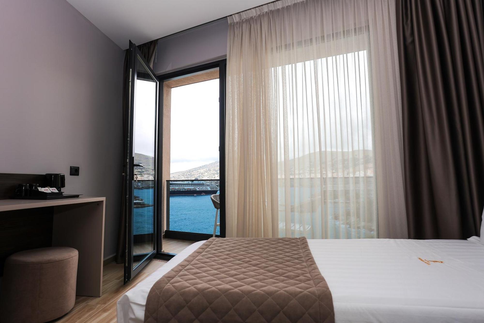 Joelle Premium Hotel Sarandë エクステリア 写真