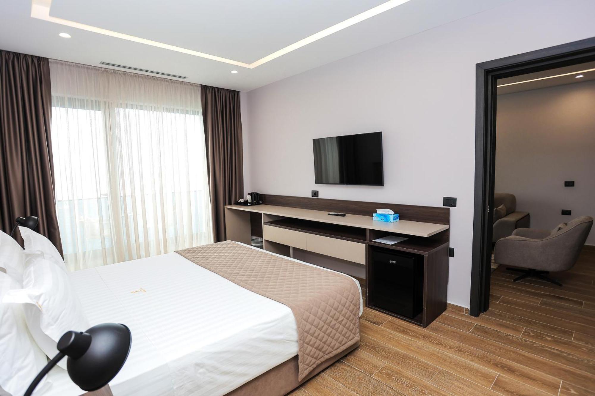 Joelle Premium Hotel Sarandë エクステリア 写真