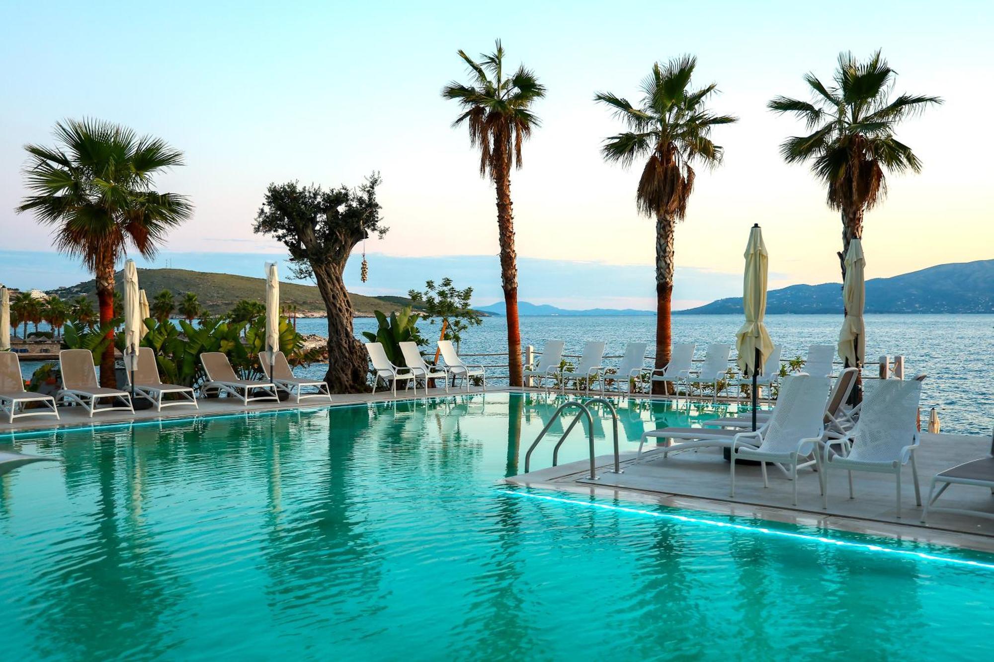 Joelle Premium Hotel Sarandë エクステリア 写真