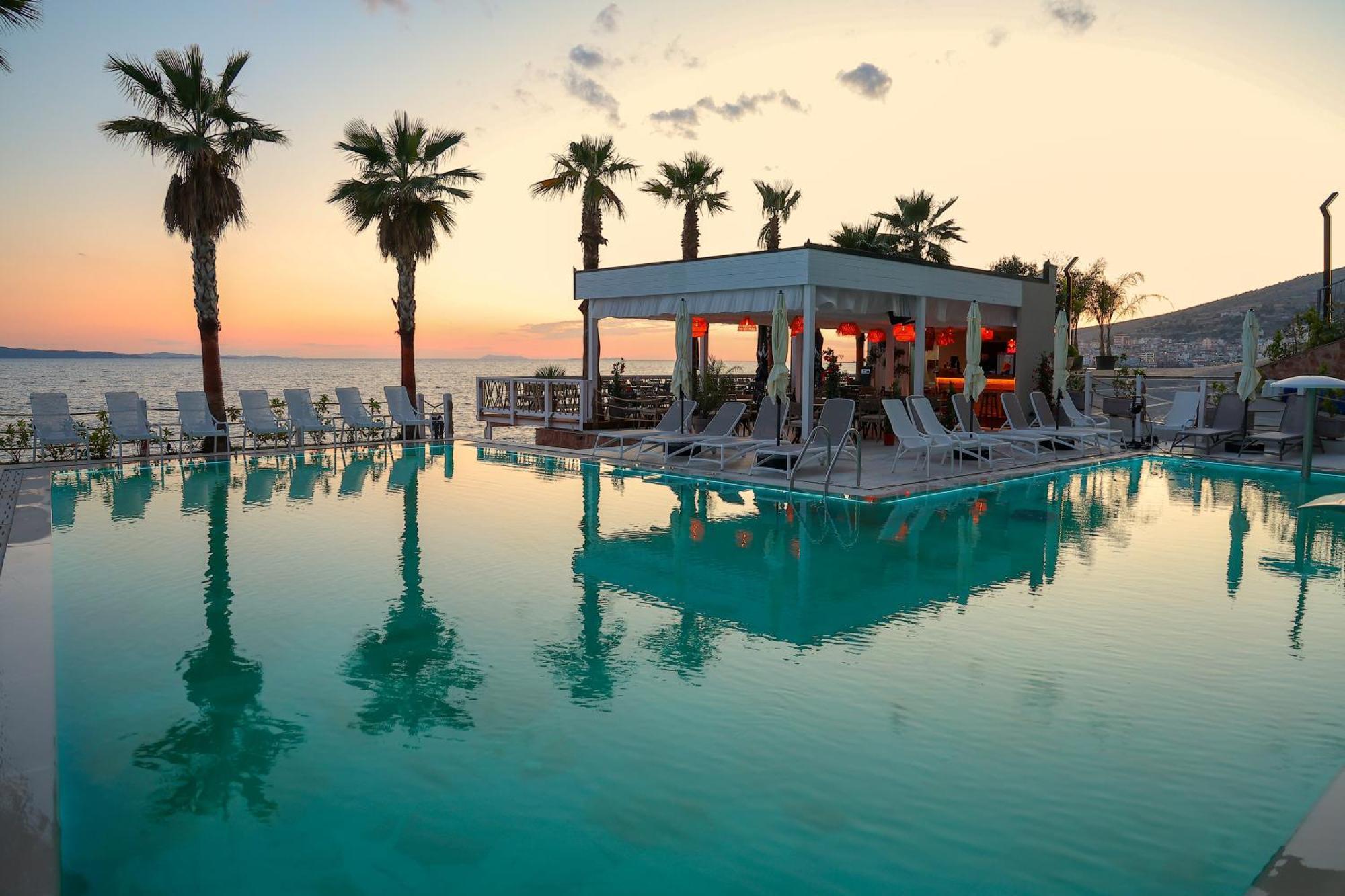 Joelle Premium Hotel Sarandë エクステリア 写真