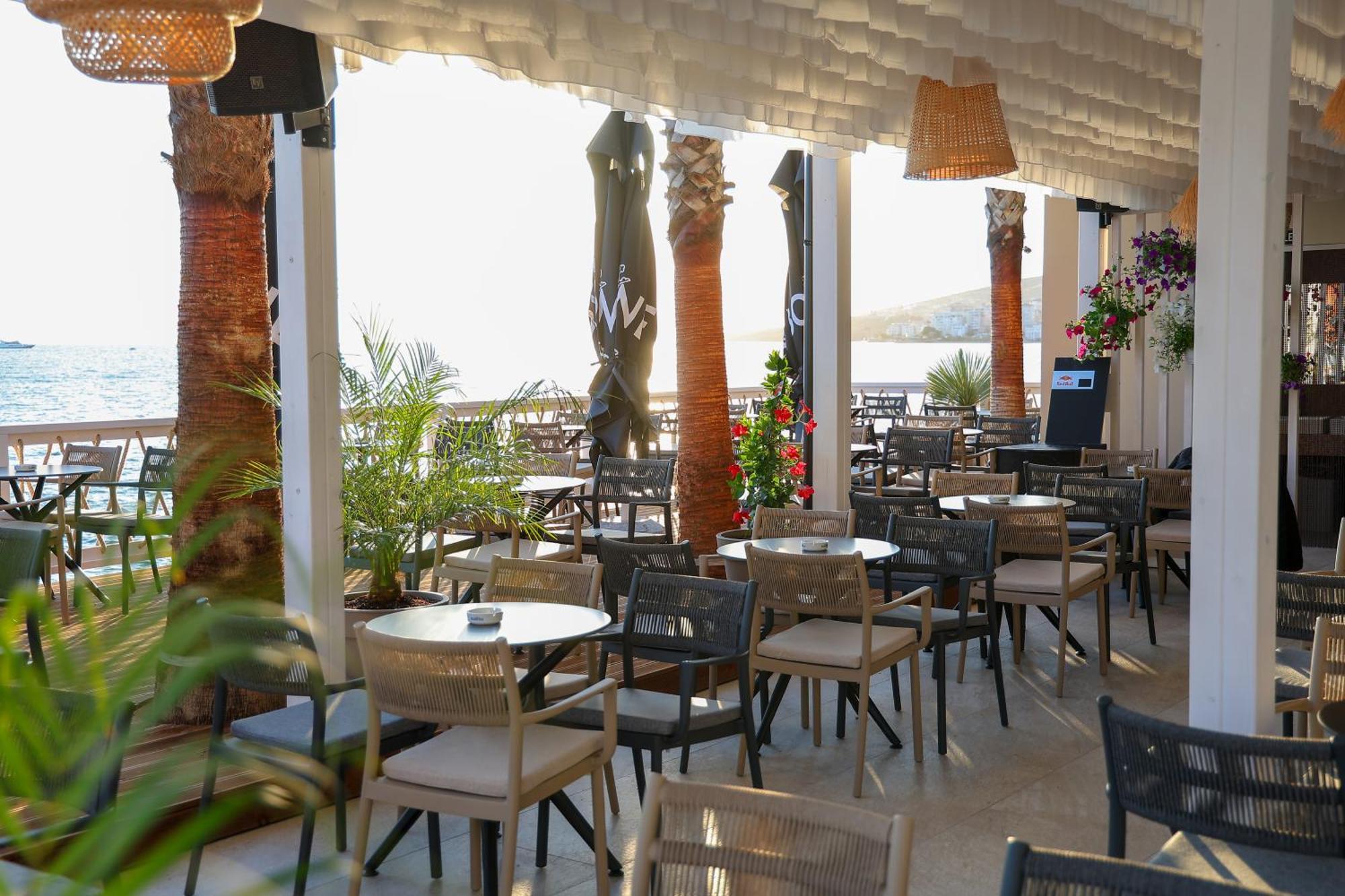 Joelle Premium Hotel Sarandë エクステリア 写真