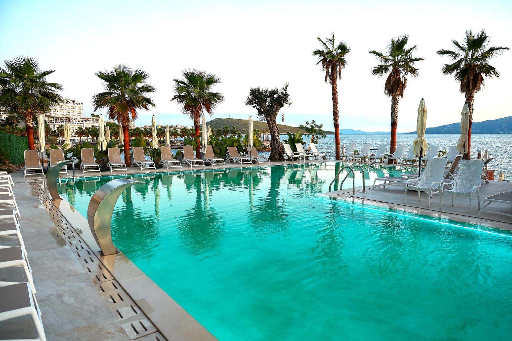 Joelle Premium Hotel Sarandë エクステリア 写真