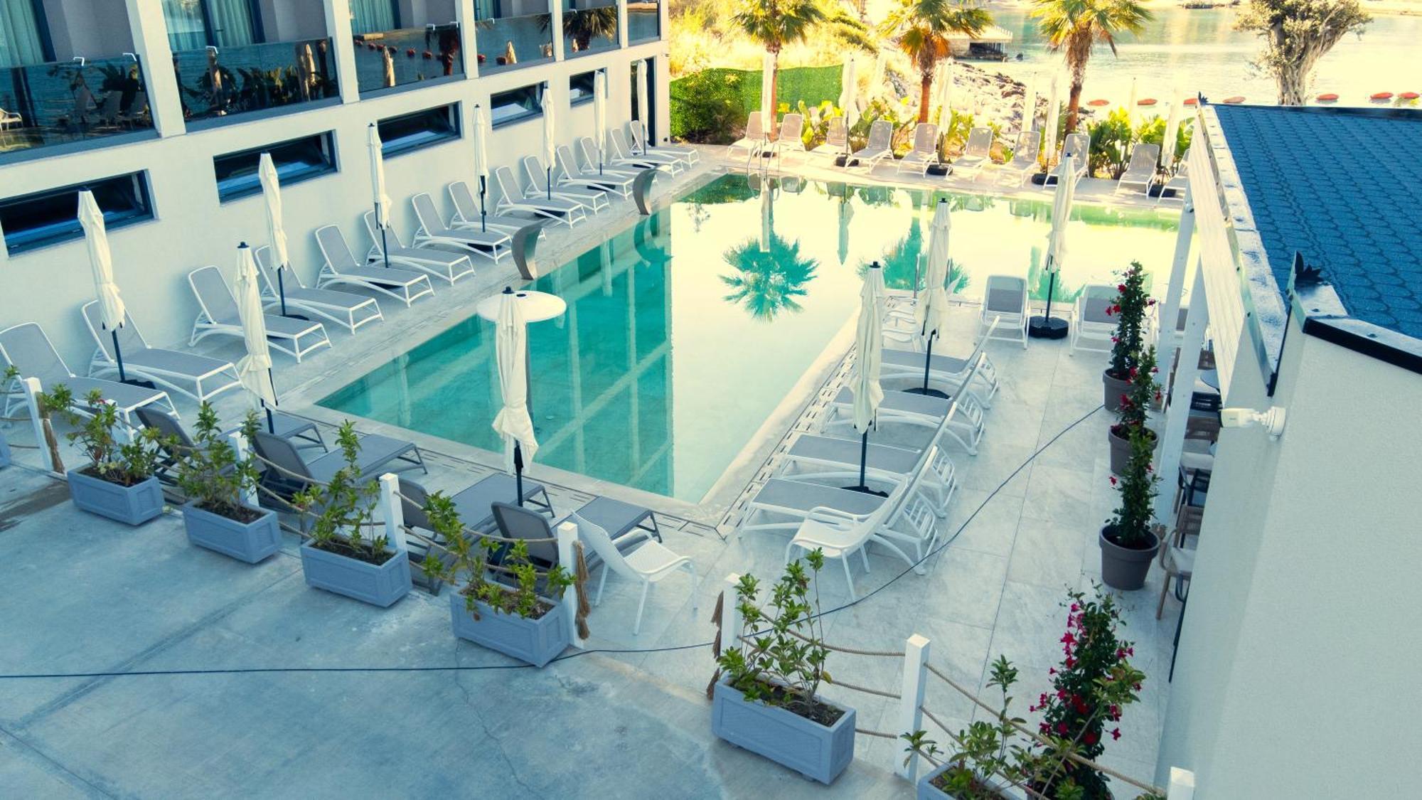 Joelle Premium Hotel Sarandë エクステリア 写真